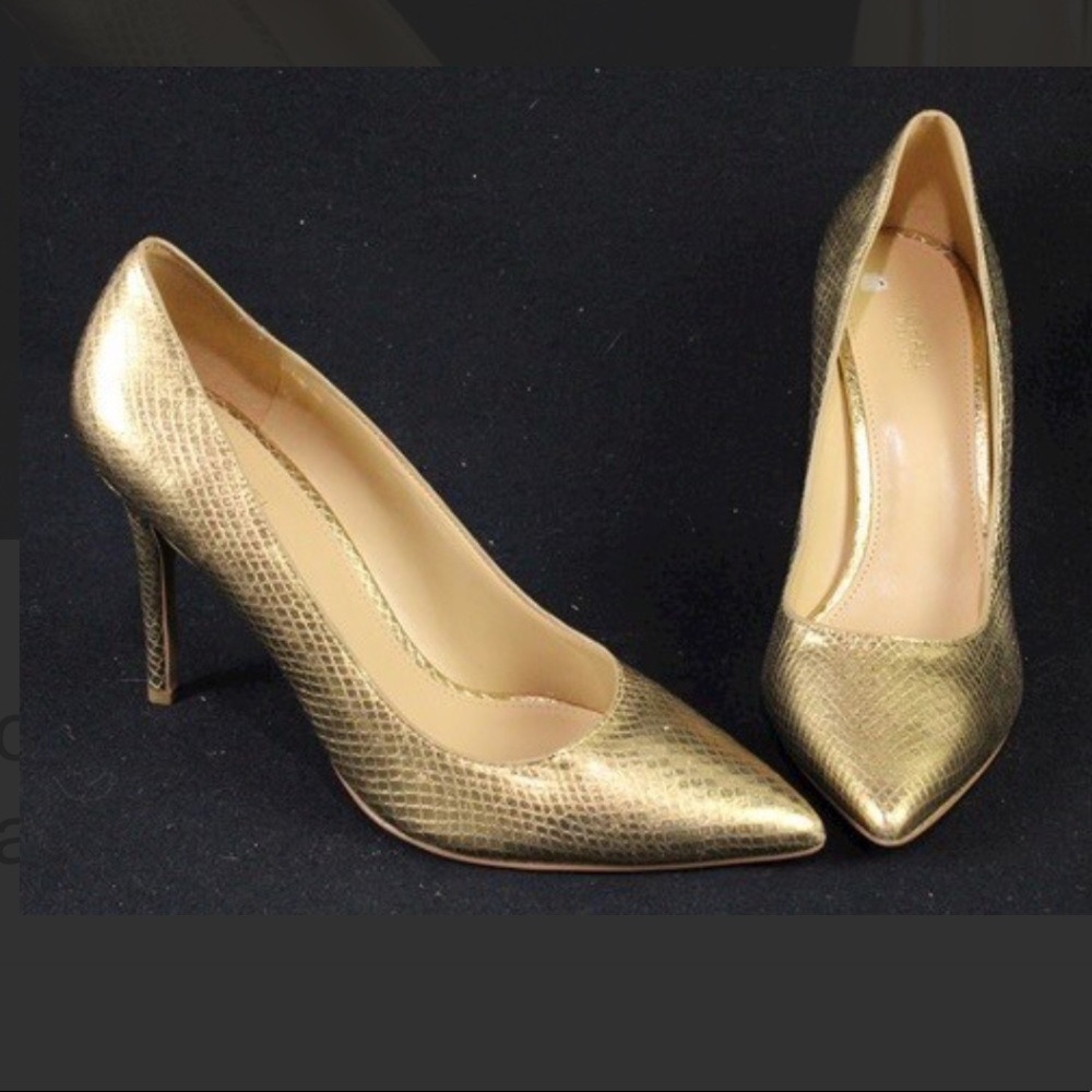 Michael Kors gold heels ✨